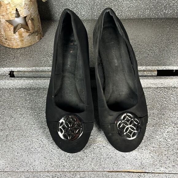 Chinese Laundry Bail Black Suede Medallion Wedges Slip On Shoes Size 8 - Picture 2 of 6